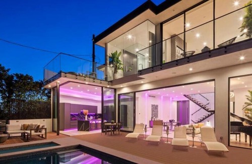 Northeast Villa | Louis Vuitton Villa real location in Beverly Hills