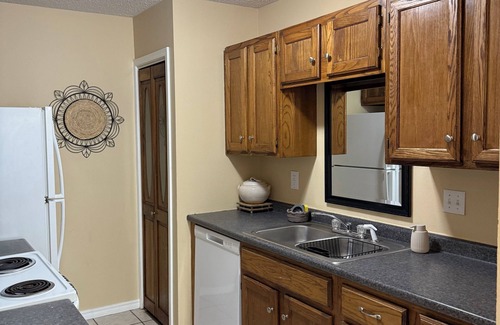 Russellville Casa | Louisville House: Charming 3-bedroom house in Russellville with Wi-Fi and AC