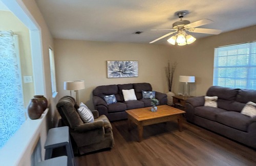 Russellville Casa | Louisville House: Charming 3-bedroom house in Russellville with Wi-Fi and AC