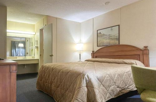 Gough Cabina | Louisville Inn by OYO Louisville Municipal Airport