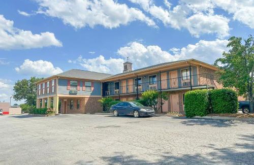 Gough Cabina | Louisville Inn by OYO Louisville Municipal Airport