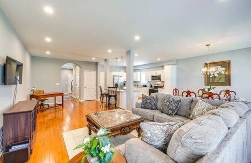 Lyndon Casa | Louisville Retreat w/ Deck ~ 11 Mi to Downtown!