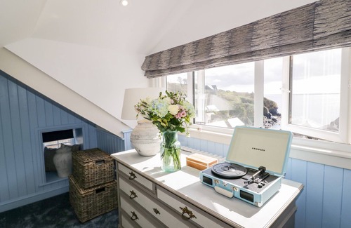 Cadgwith Casa | LOUVAIN, family friendly, luxury holiday cottage in Ruan Minor