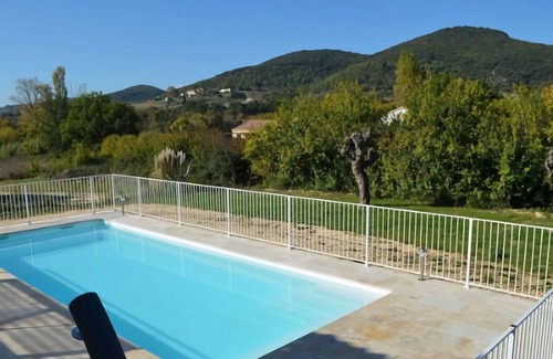 Saint-Sauveur-de-Cruzieres Casa | Hermosa villa en Saint-Sauveur-de-Cruzières con piscina privada