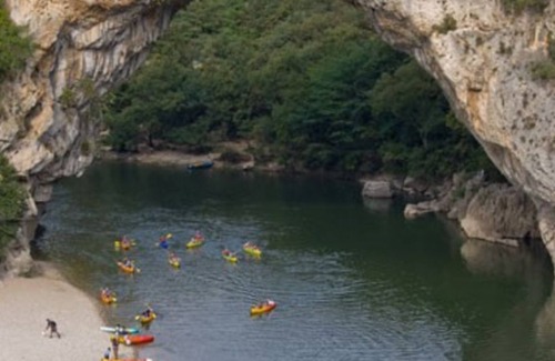 Saint-Sauveur-de-Cruzieres Apartamento | Lovely stone cottages with large pool near the Gorges De L’Ardeche.