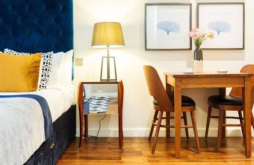 Bridge Casa | Lovat Lane Love Nest