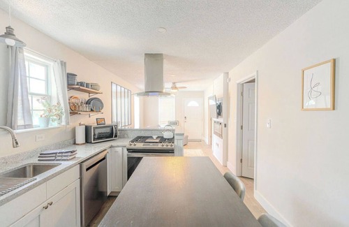 Wilmington Casa | Love Alley Cottage - In the Heart of Downtown Wilmington
