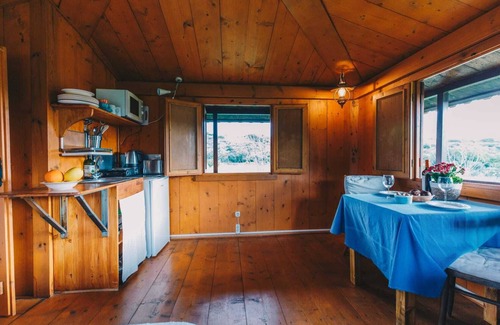 Almadena Chalet De Esquí | Love and a hut: nature, beach, pool