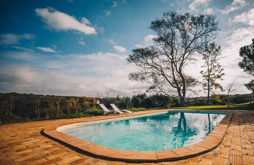 Almadena Chalet De Esquí | Love and a hut: nature, beach, pool