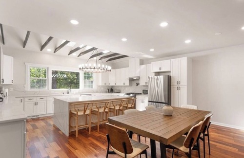 Annandale Casa | Love at first stay! Luxury 4 bed 4 bath near DC! Clean with EV charger! Family!!