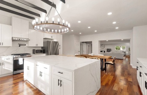 Annandale Casa | Love at first stay! Luxury 4 bed 4 bath near DC! Clean with EV charger! Family!!