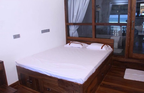 Matara Hotel | Love Birds Beach Hotel