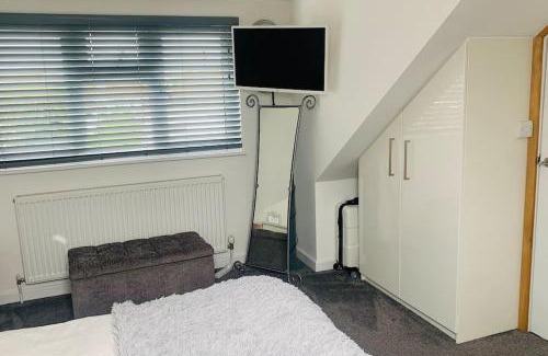 Lancing Casa | Love Lancing by the Sea with optional large Hot Tub sleeps up to 8 & free parking
