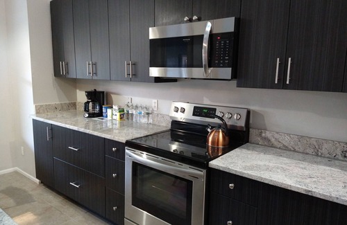 Orlando Casa | LOVE NEST--NEWLY RENOVATED Sleeps 7--CLOSE TO DOWNTOWN, AIRPORT & ATTRACTIONS