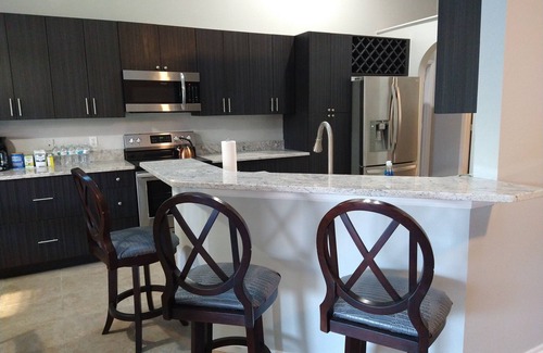 Orlando Casa | LOVE NEST--NEWLY RENOVATED Sleeps 7--CLOSE TO DOWNTOWN, AIRPORT & ATTRACTIONS