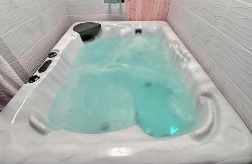 Castelsarrasin Apartamento | Love Room avec Jacuzzi Privatif Évasion Romantique à Castelsarrasin