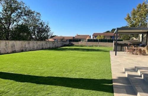 Saint-Marcel Villa | Love room avec Jacuzzi by Villa Queen Marseille