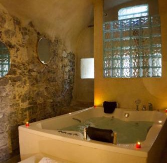 Mercury Apartamento | Love Room du Château Fort - Jacuzzi & Insolite !