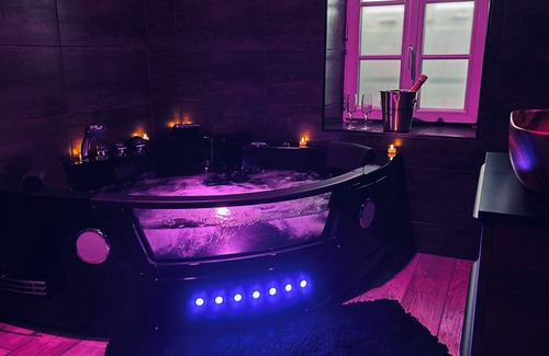 Chateau-Landon Apartamento | Love Room Le Chalet / Jacuzzi / Sauna