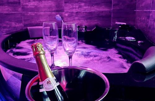 Chateau-Landon Apartamento | Love Room Le Chalet/Jacuzzi/Sauna