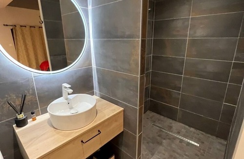 Le Perrier Casa | Love Room - Romantic interlude with private spa