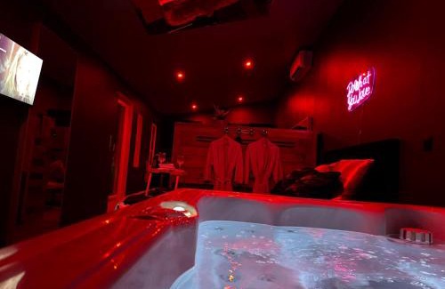 Caderousse Apartamento | Love room villa rhôna avec jacuzzi