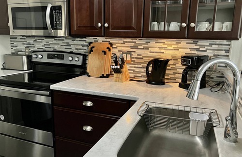 Glenwood Grove - North Iris Condominio | ❤Love This Home ! 2B/2B. Quiet Oasis. Fast Wi-Fi, Pet Friendly