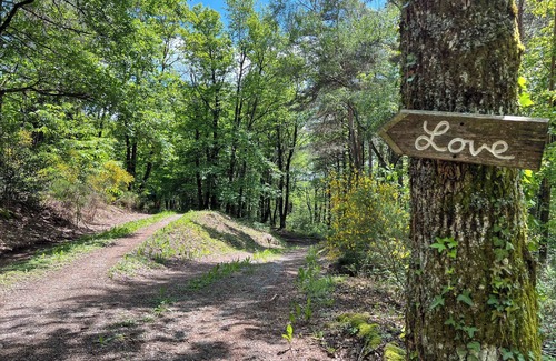 Chataigneraie Cantalienne Chalet De Esquí | Amor yurta con baño de vapor