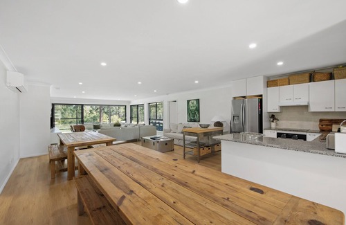 Lovedale Cabaña | Lovedale Abode 13 bedrooms with heated pool & Acres
