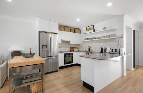 Lovedale Cabaña | Lovedale Abode 13 bedrooms with heated pool & Acres