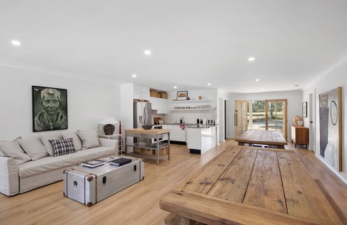 Lovedale Cabaña | Lovedale Abode 13 bedrooms with heated pool & Acres