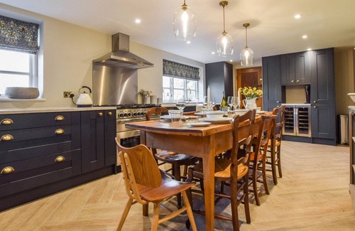 Minster Lovell Cabaña | Lovell Cottage - sleeps 6 guests in 3 bedrooms