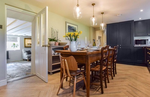 Minster Lovell Cabaña | Lovell Cottage - sleeps 6 guests in 3 bedrooms