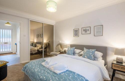 Cambridge Casa | Lovely 1 Bed Apartment With FREE PARKING & Garden