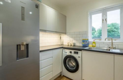 Cambridge Casa | Lovely 1 Bed Apartment With FREE PARKING & Garden