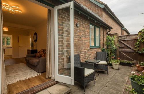 Cambridge Casa | Lovely 1 Bed Apartment With FREE PARKING & Garden