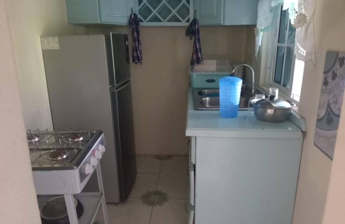 Ewarton Cabaña | Lovely 1-bed Cottage in St Catherine Jamaica