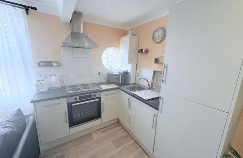 Herne Bay Apartamento | Lovely 1 Bed flat in high street - 4 min walk to beach- 300m