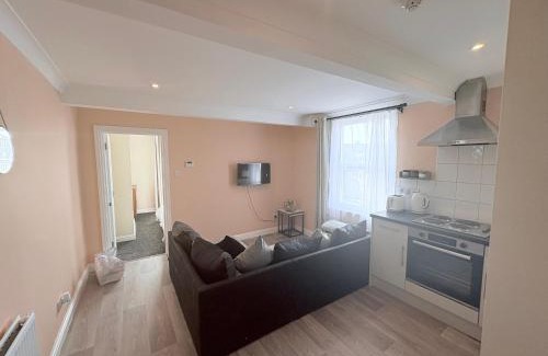 Herne Bay Apartamento | Lovely 1 Bed flat in high street - 4 min walk to beach- 300m