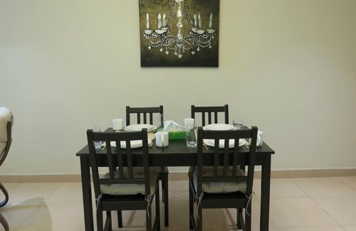 Doha Apartamento | Lovely 1 Bed Served Apartment with Pool