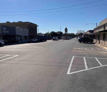 Sealy Apartamento | Lovely 1 bed unit in center of Sealy, walk to shop