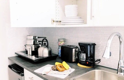Lauderdale Harbours Apartamento | Lovely 1 Bedroom Apt w/ Patio, Kitchenette, Pool Access, & Parking