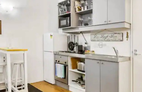 Eden Terrace Casa | Lovely 1-Bedroom Apartment On Queen Street!