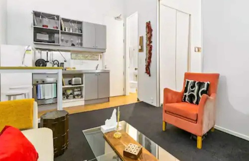 Eden Terrace Casa | Lovely 1-Bedroom Apartment On Queen Street!