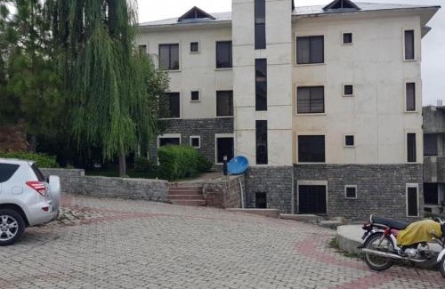 Dhirkot Apartamento | Lovely 1 bedroom condo with majestic views
