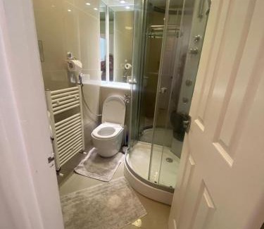 Hainault Apartamento | Lovely 1 bedroom flat
