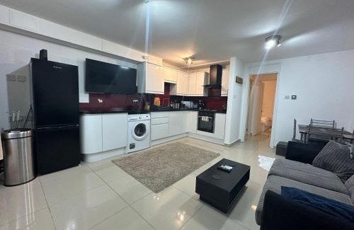 Hainault Apartamento | Lovely 1 bedroom flat