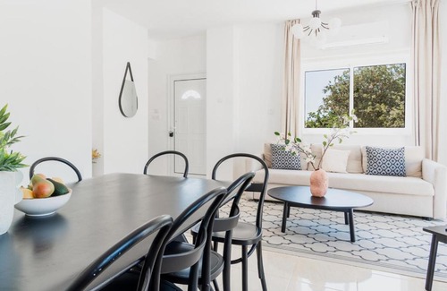 Erimi Apartamento | Lovely 1-bedroom holiday apartment with balcony All yours