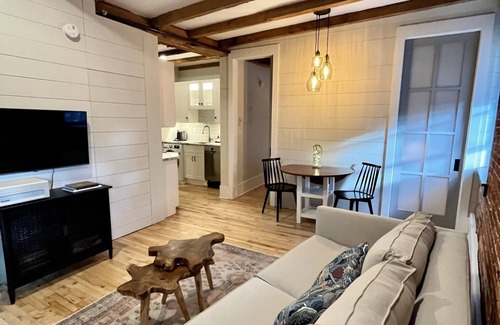 Portsmouth Apartamento | Lovely 1-bedroom in downtown Portsmouth steps to everything!