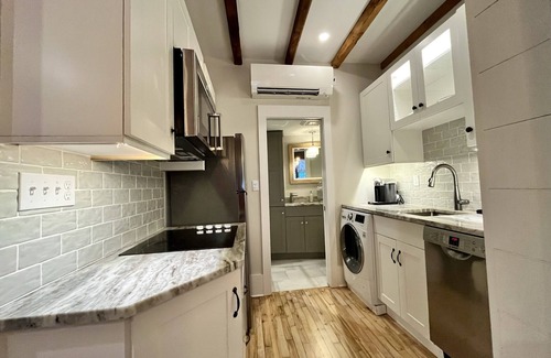 Portsmouth Apartamento | Lovely 1-bedroom in downtown Portsmouth steps to everything!